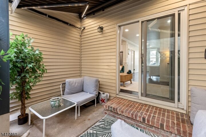 Property Photo:  91 Coles St 1  NJ 07302 