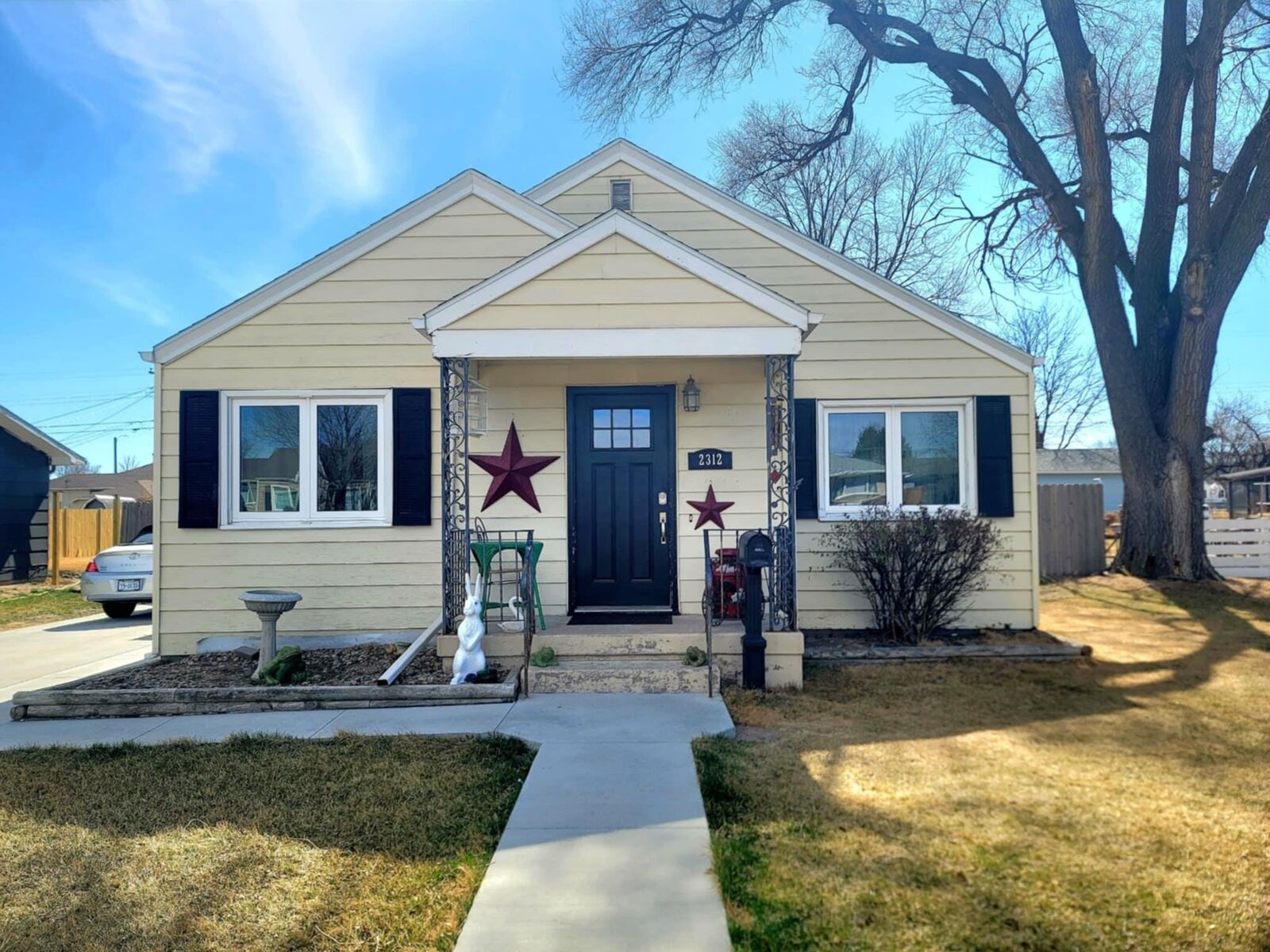 Property Photo: 2312 W 3rd NE 69101