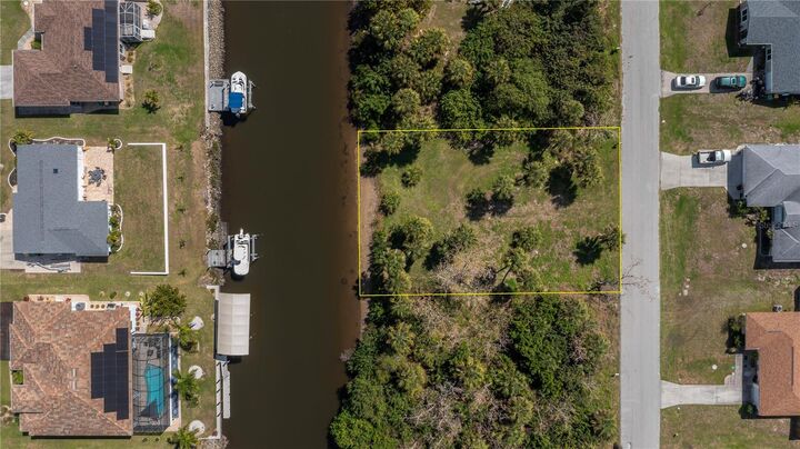 Property Photo:  18546 Ashcroft Circle  FL 33948 