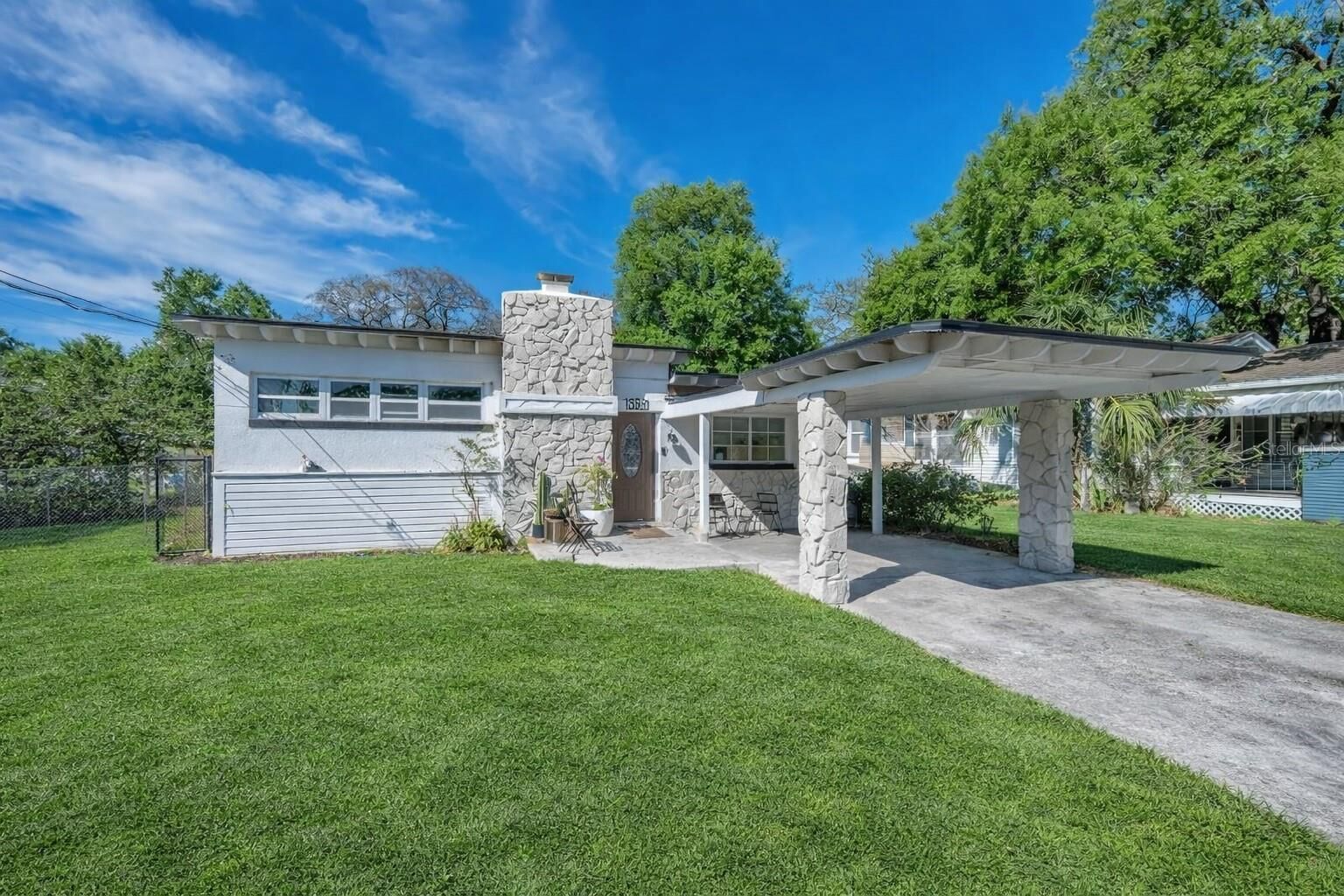 Property Photo: 1304 E Osborne FL 33603