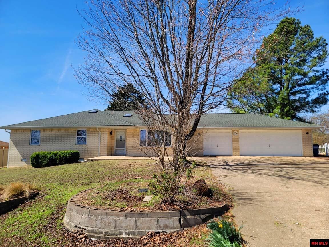 Property Photo:  607 Club Boulevard  AR 72653 