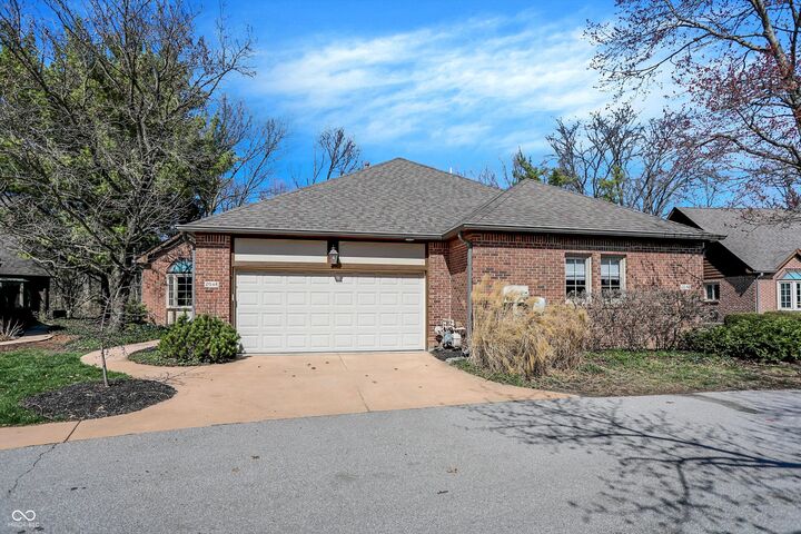 Property Photo:  2048 Oldfields Cir N Drive  IN 46228 