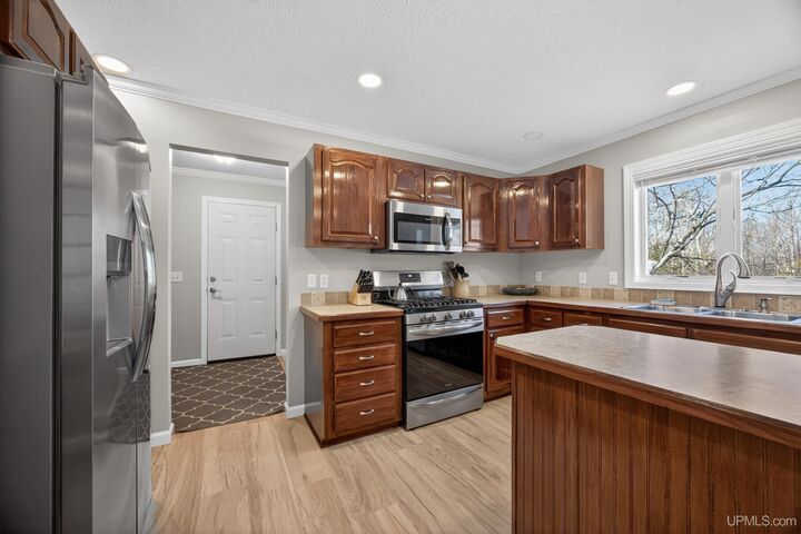 Property Photo:  1028 Crestwood Drive  MI 49930 