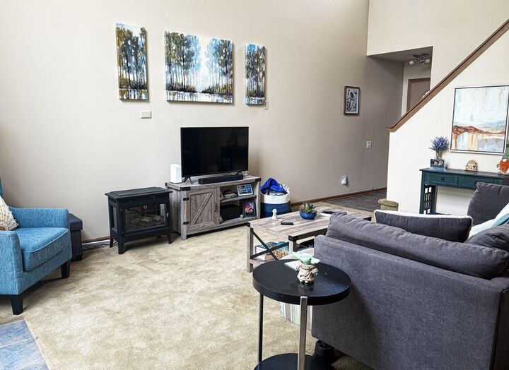 Property Photo: 1567 Spaulding Road - IL 60103