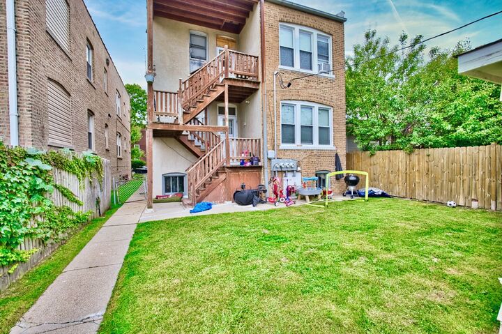 Property Photo:  6609 N Artesian Avenue  IL 60645 