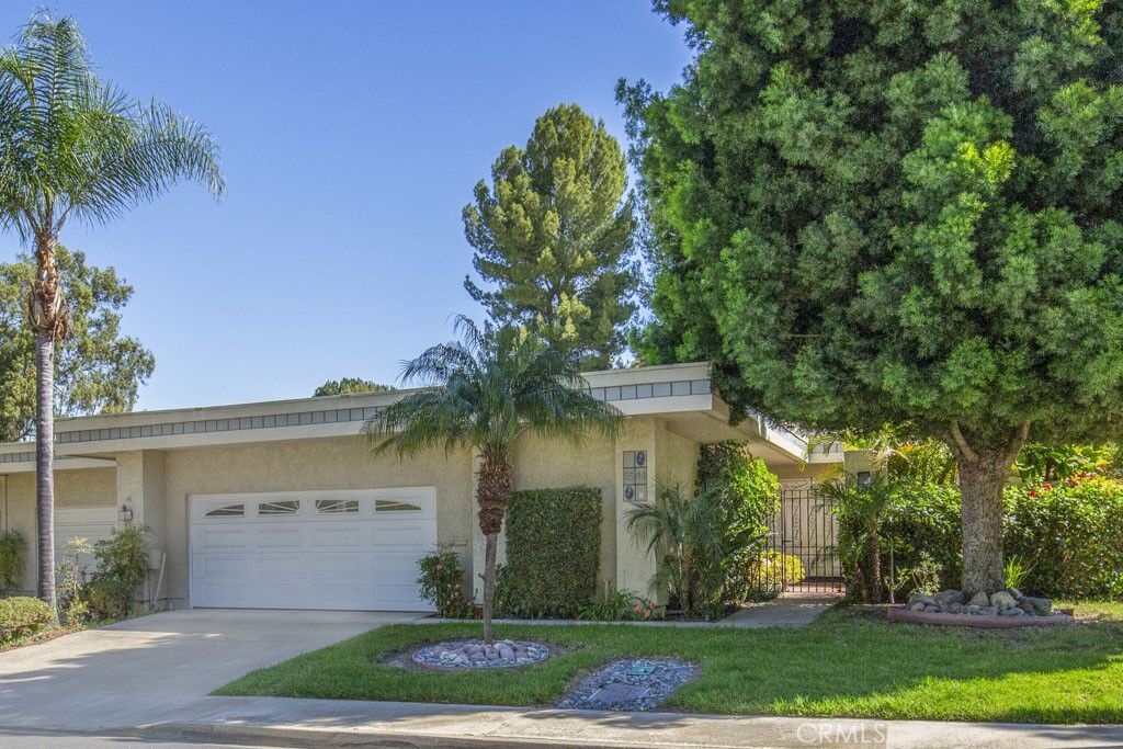 Property Photo:  5544 Rayo Del Sol B  CA 92637 