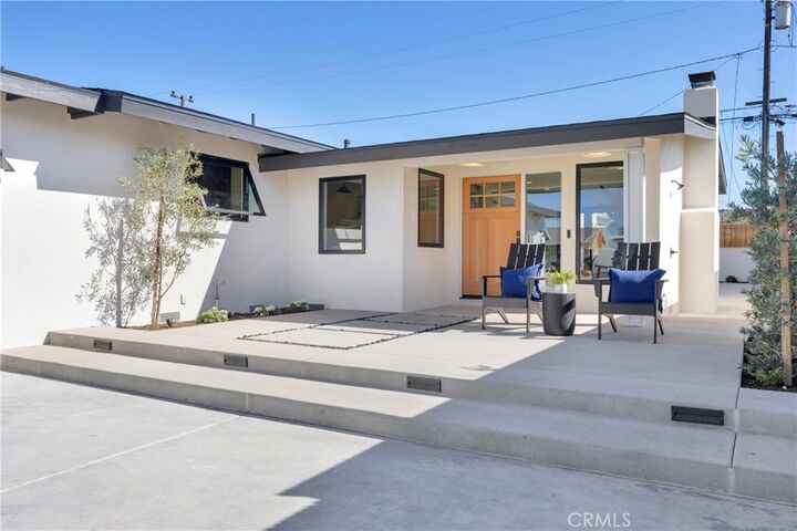 Property Photo:  900 Catalina Avenue  CA 90740 