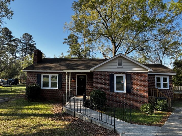 Property Photo:  1904 Robin Road  SC 29841 