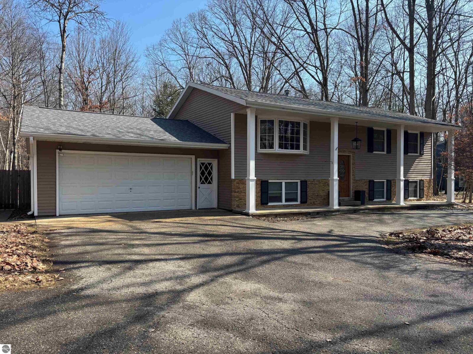 Property Photo:  760 Hiawatha Drive  MI 48858 