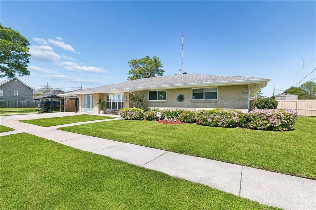 Property Photo:  421 E St Jean Baptist Street  LA 70043 