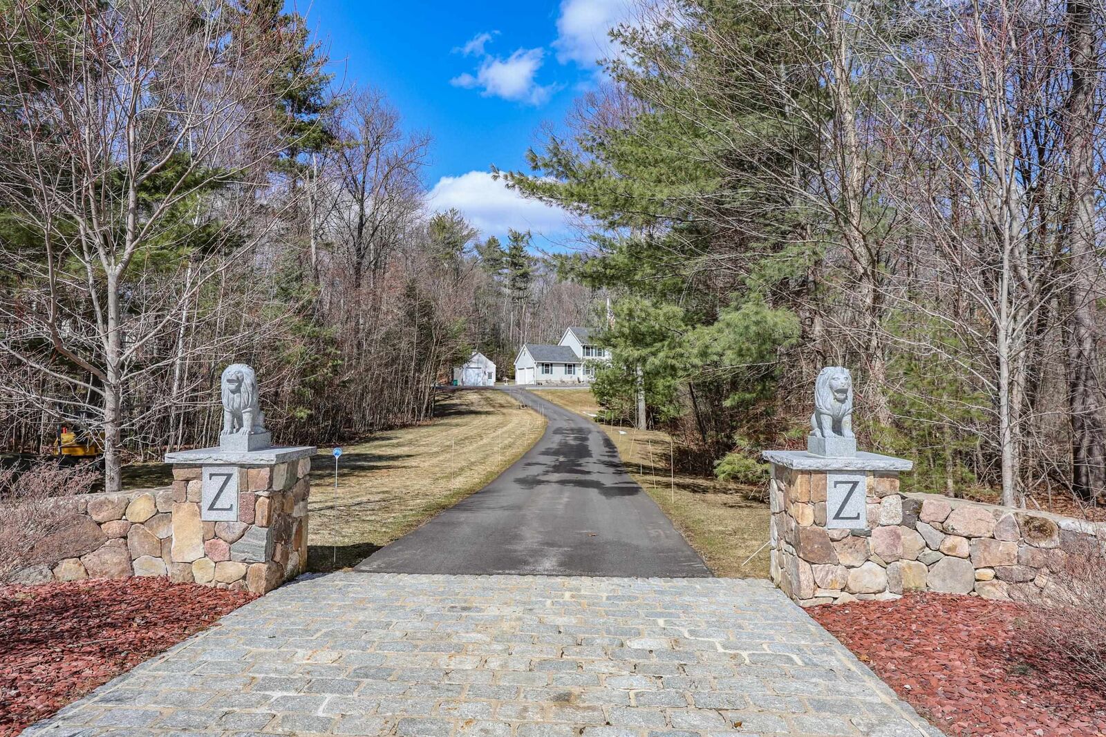Property Photo: 43 Lampton Drive NH 03308