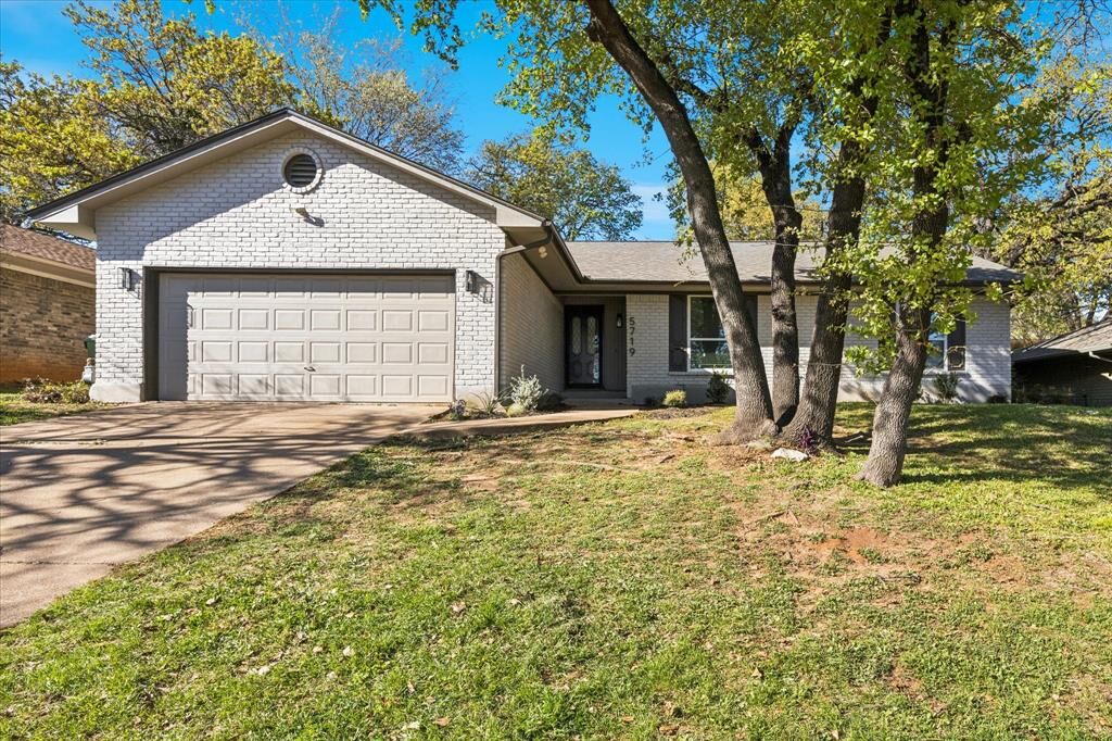 Property Photo:  5719 Valley Ridge Court  TX 76017 
