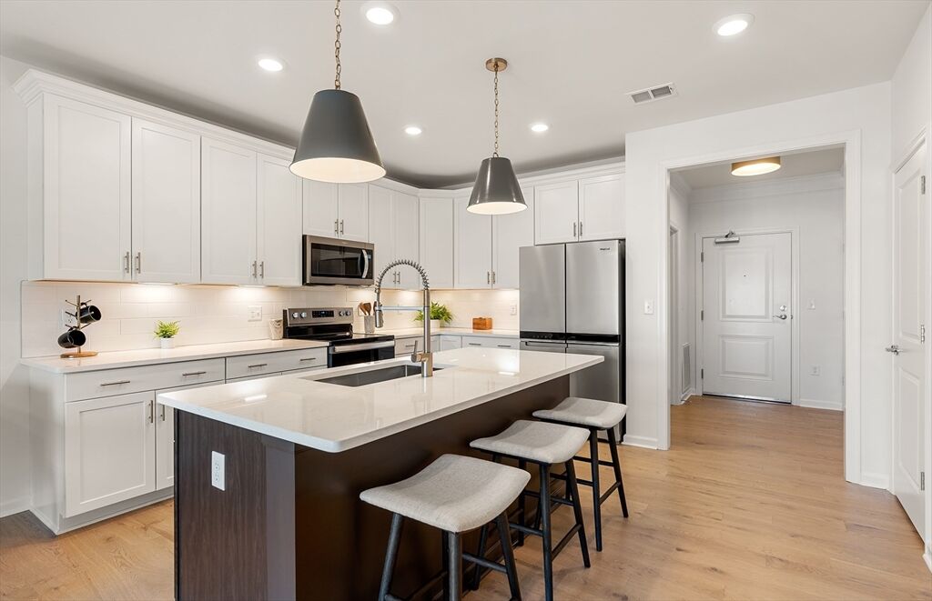 Property Photo:  5 Peters Farm Way 104  MA 01581 
