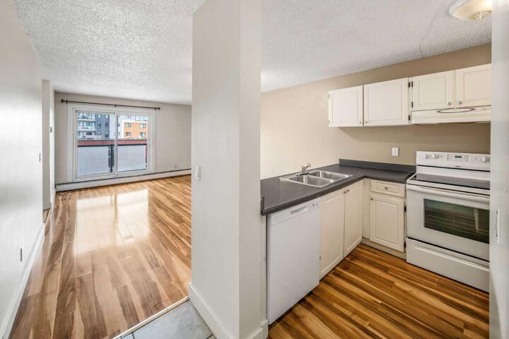 Property Photo: 1915 26 Street SW 303 AB T3E 2A2
