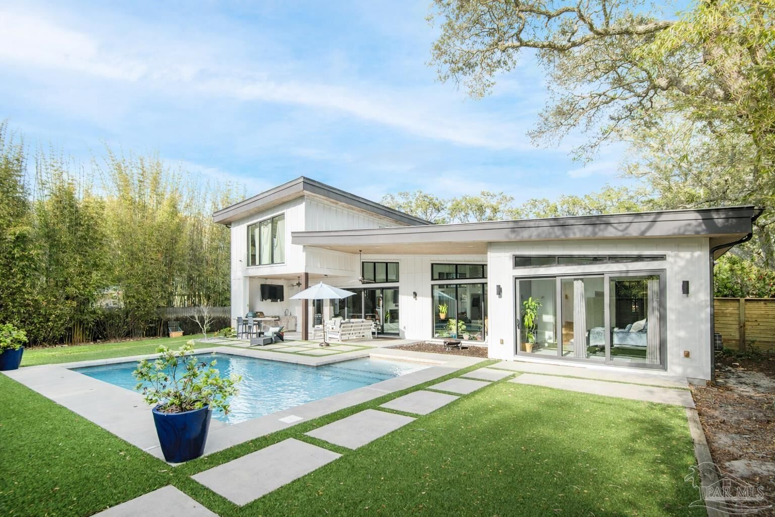 Property Photo: 146 Highpoint Dr FL 32561