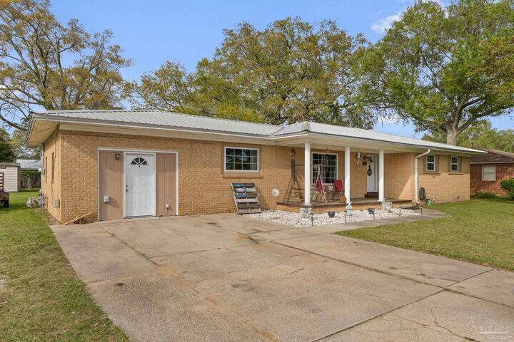 Property Photo:  340 Lowell Ln  FL 32514 