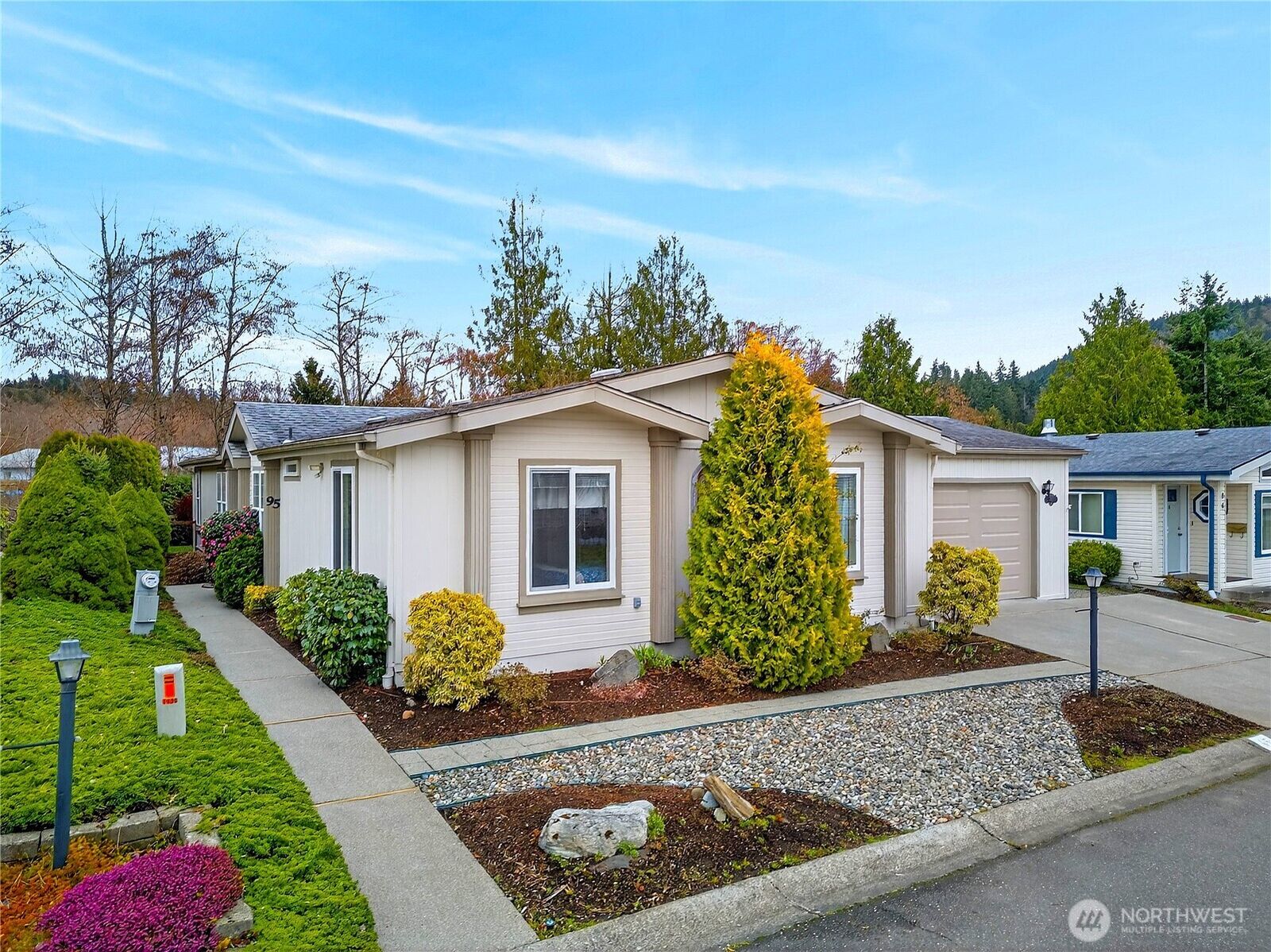 Property Photo: 2610 E Section Street 95 WA 98274