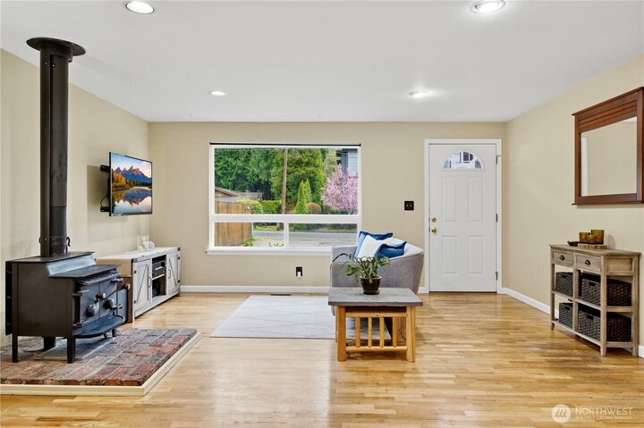 Property Photo: 570 SE Andrews Street WA 98027