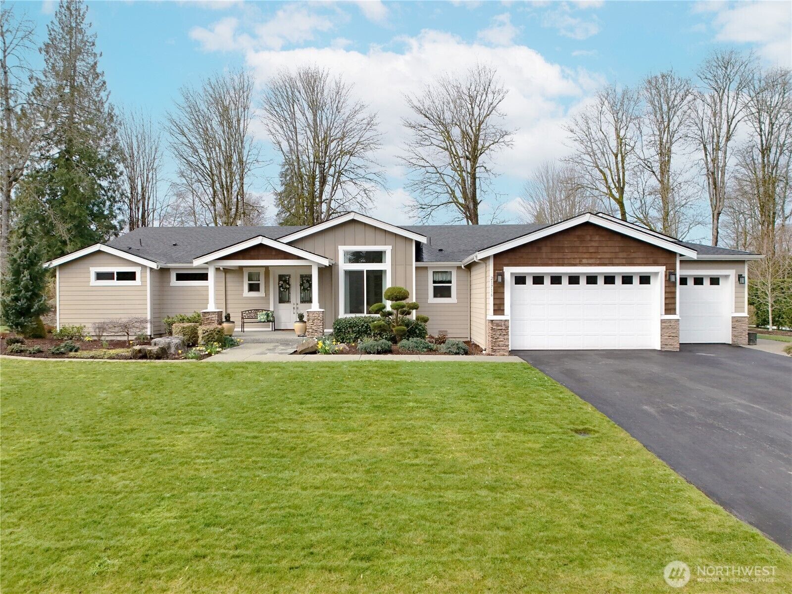 Property Photo:  21716  160th Avenue SE  WA 98272 
