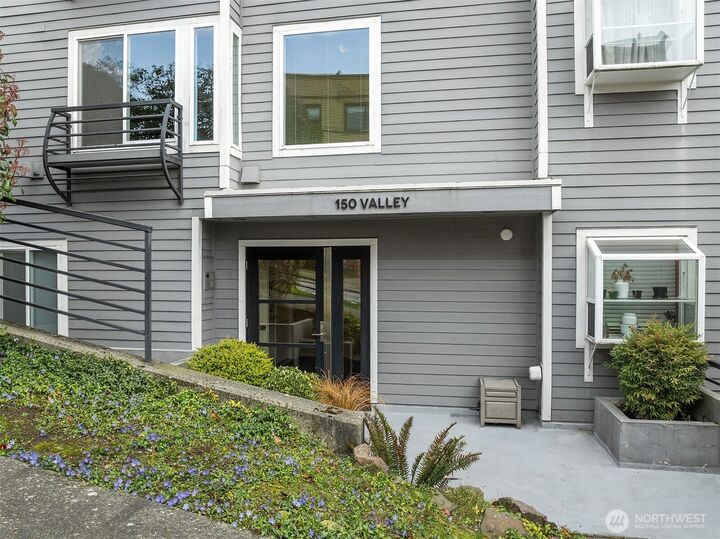 Property Photo:  150  Valley Street 302  WA 98109 