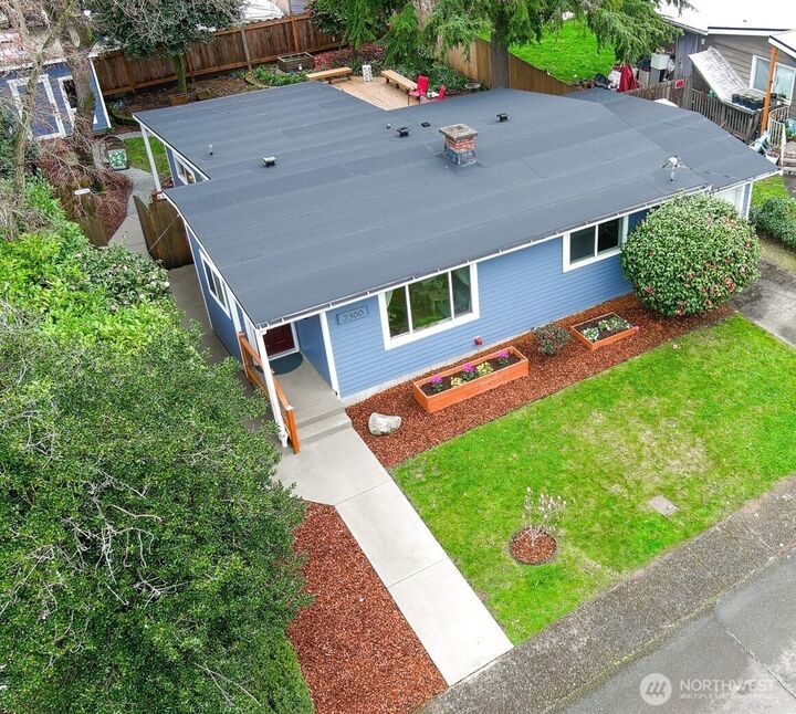 Property Photo: 2300 NE 8th Place WA 98056