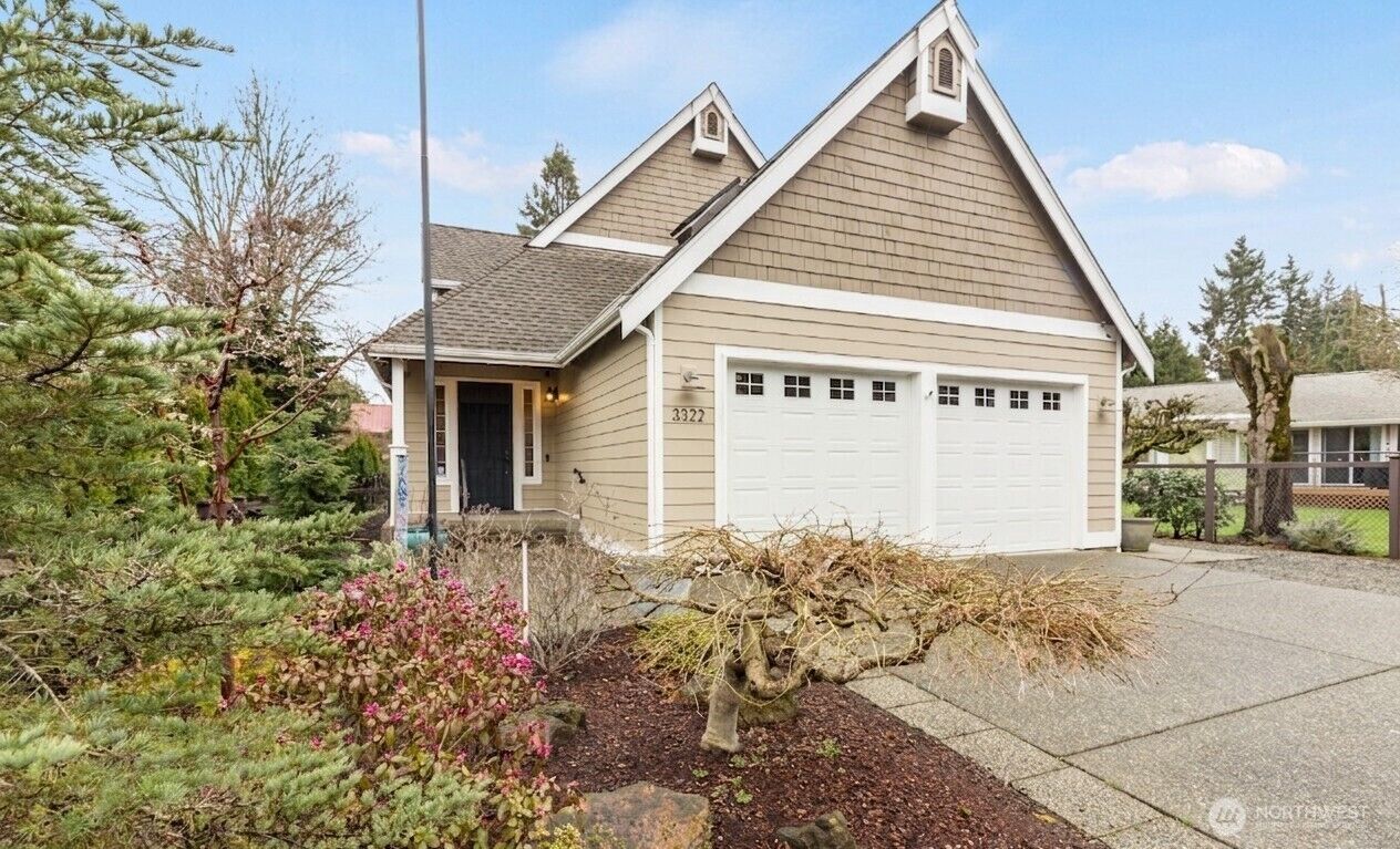 Property Photo:  3322  Garden Court N  WA 98056 
