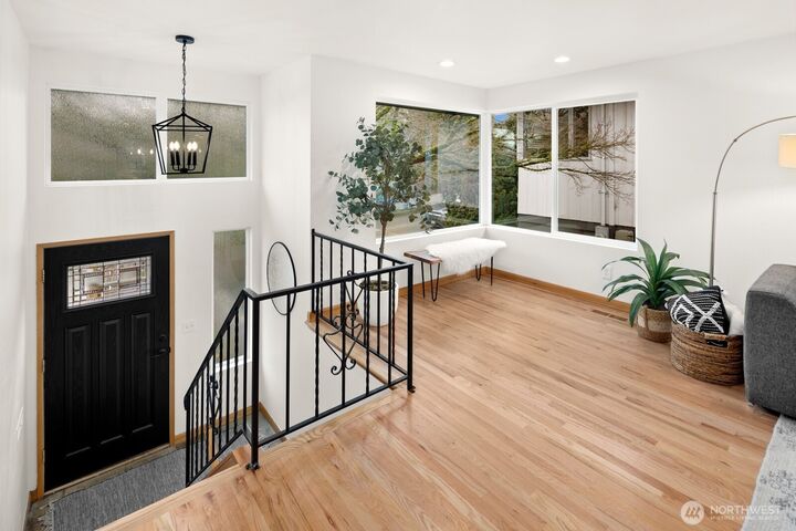 Property Photo: 7038 Cleopatra Place NW WA 98117