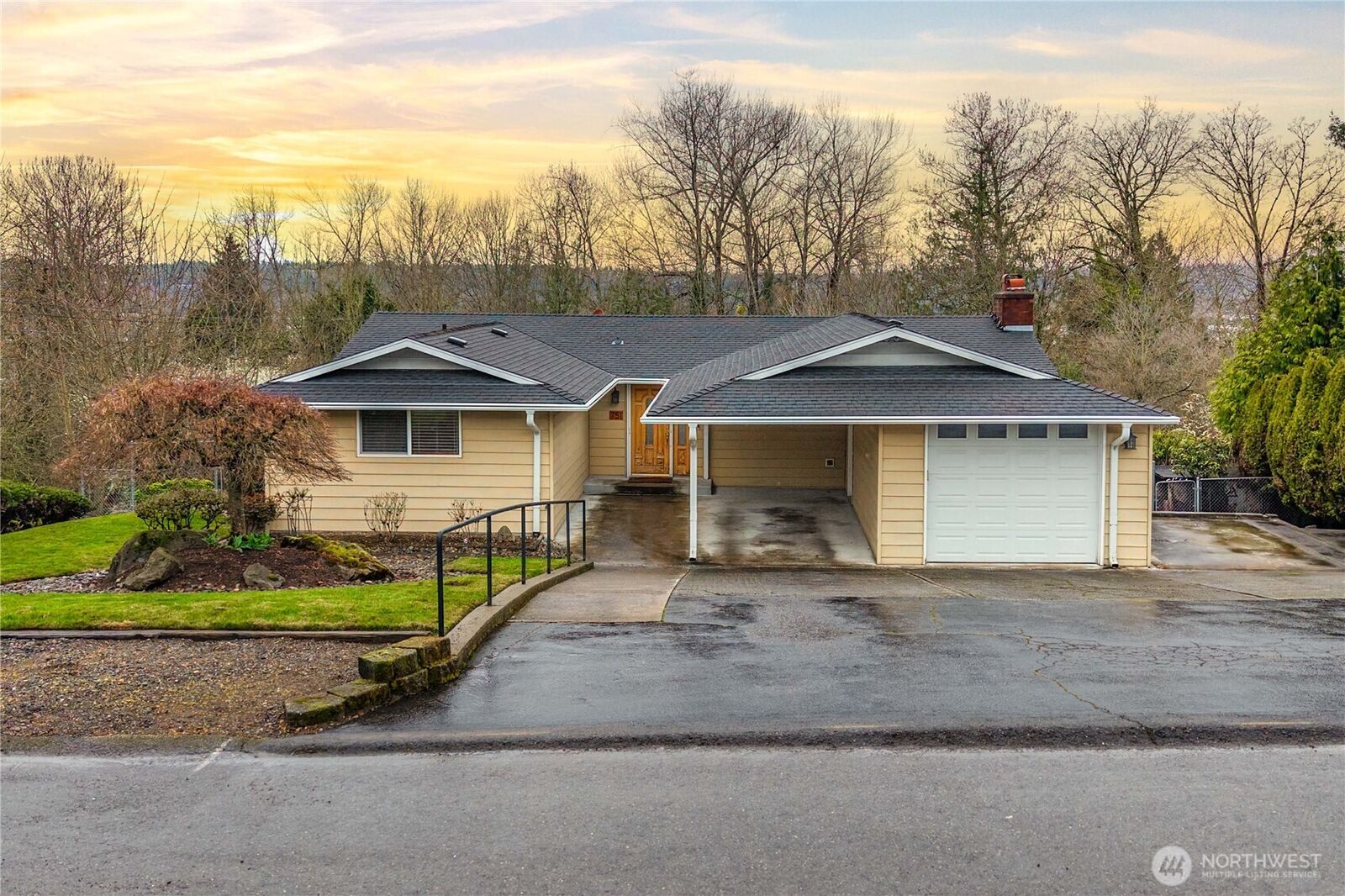 Property Photo:  751  Alvord Avenue N  WA 98031 