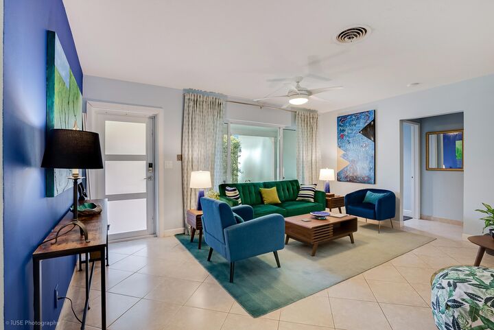 Property Photo:  1568 NE 39th Street  FL 33334 