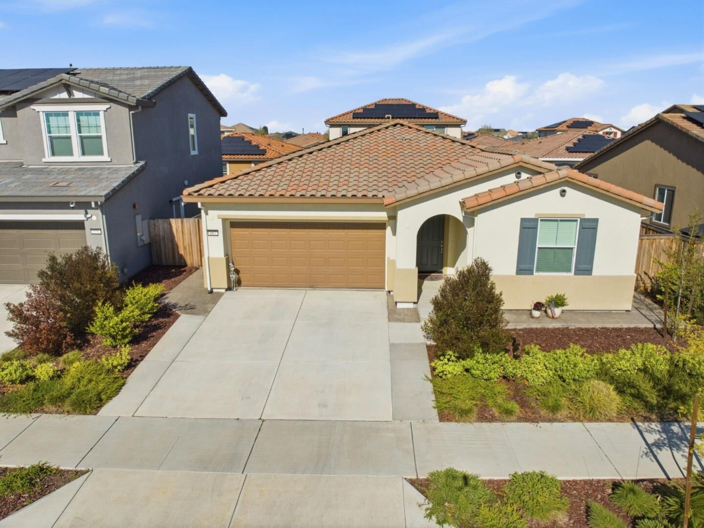 Property Photo:  667 Pleasant Drive  CA 95330 