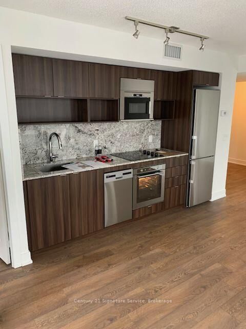 Property Photo:  7 Mabelle Avenue 1902  ON M9A 0C9 