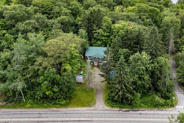 Property Photo: 2709 Muskoka District 118 Road W ON P0B 1J0