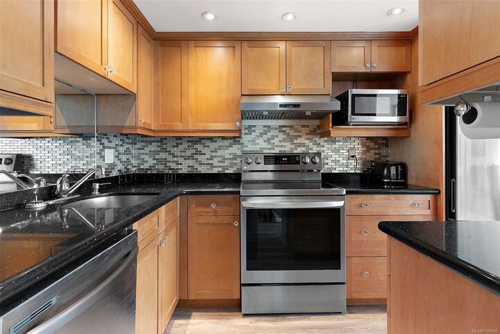 Property Photo:  325 Maitland St 104  BC V9A 7E9 