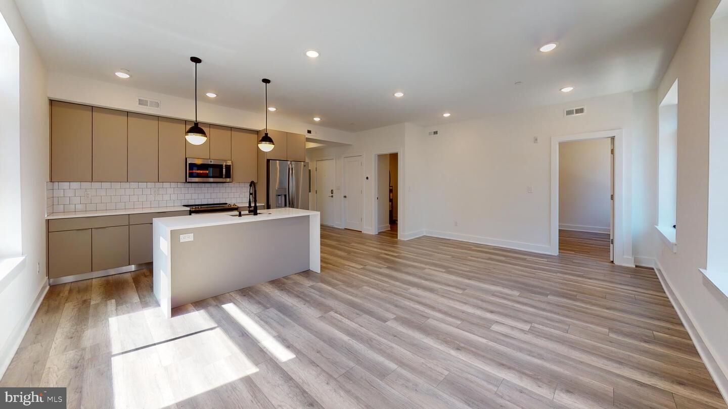 Property Photo: 812 N 16th Street 3 PA 19130