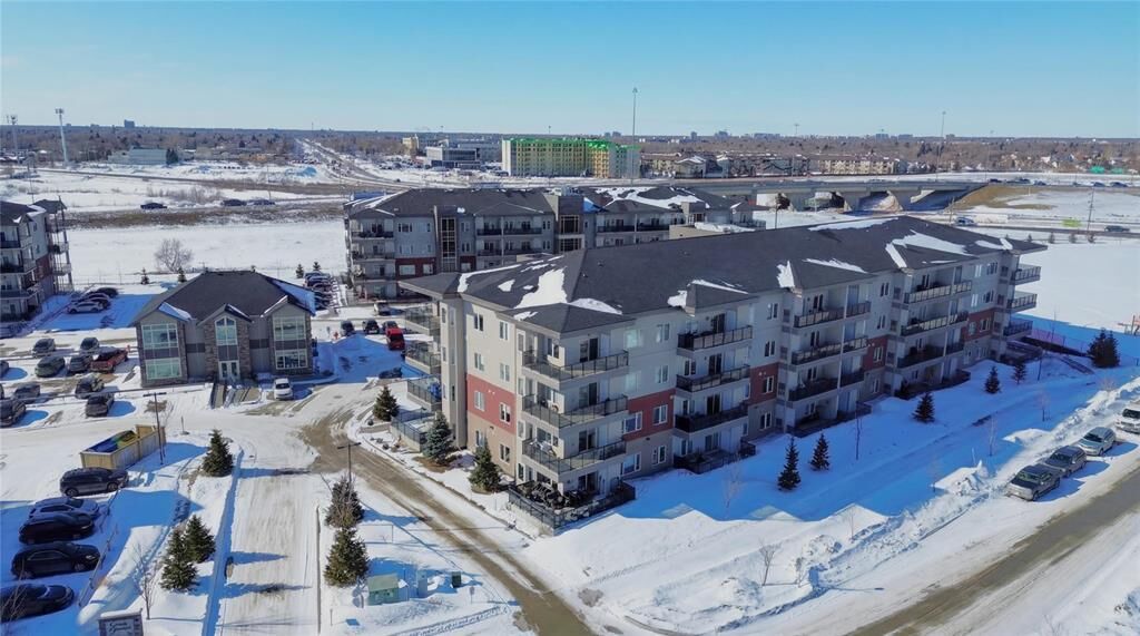 Property Photo: 80 Philip Lee Drive MB R3W 0M5