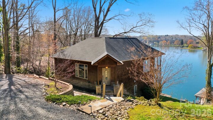 Property Photo: 152 Bridge Pointe Lane NC 28601