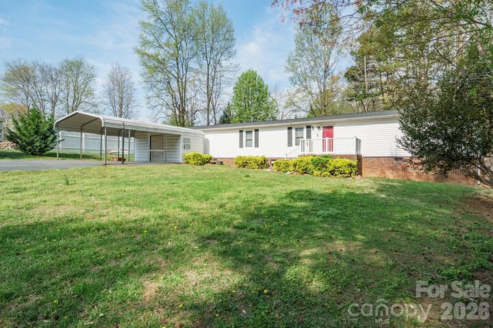 Property Photo:  222 Summertree Drive  NC 28166 