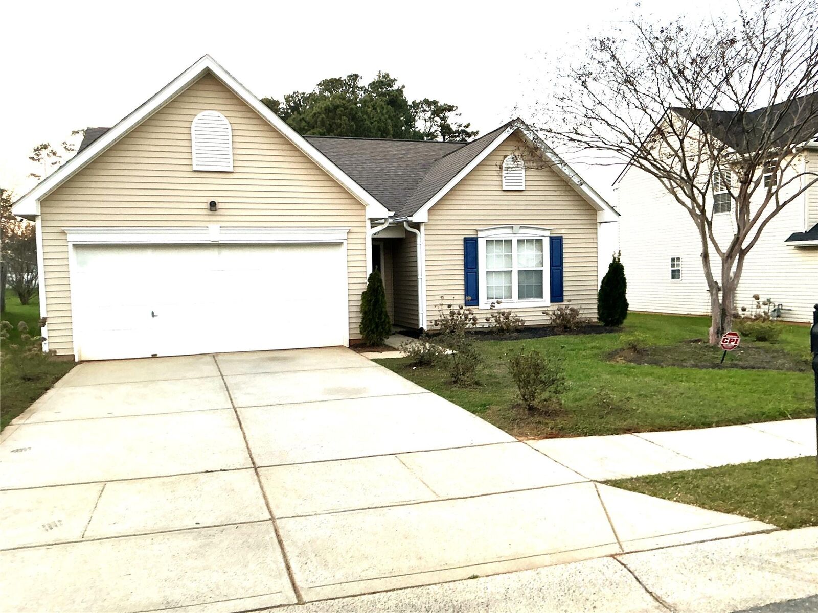 Property Photo: 727 Almora Drive NC 28216