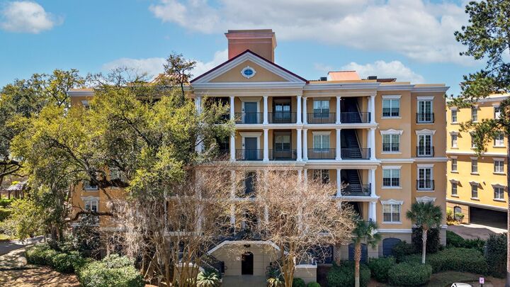 Property Photo: 4254 Faber Place Drive Unit 3202 SC 29405