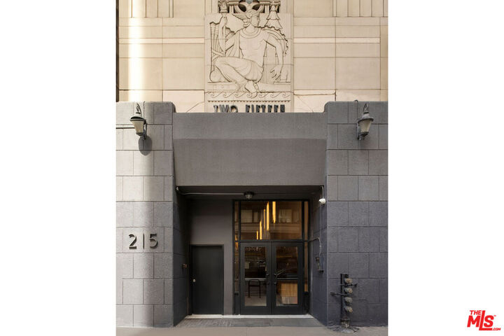 Property Photo:  215 W 7th St  CA 90014 