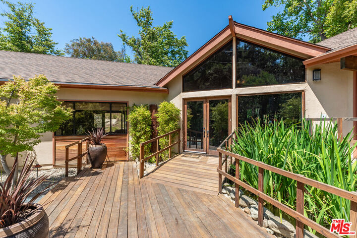 Property Photo:  1064 Meadows End Dr  CA 91302 