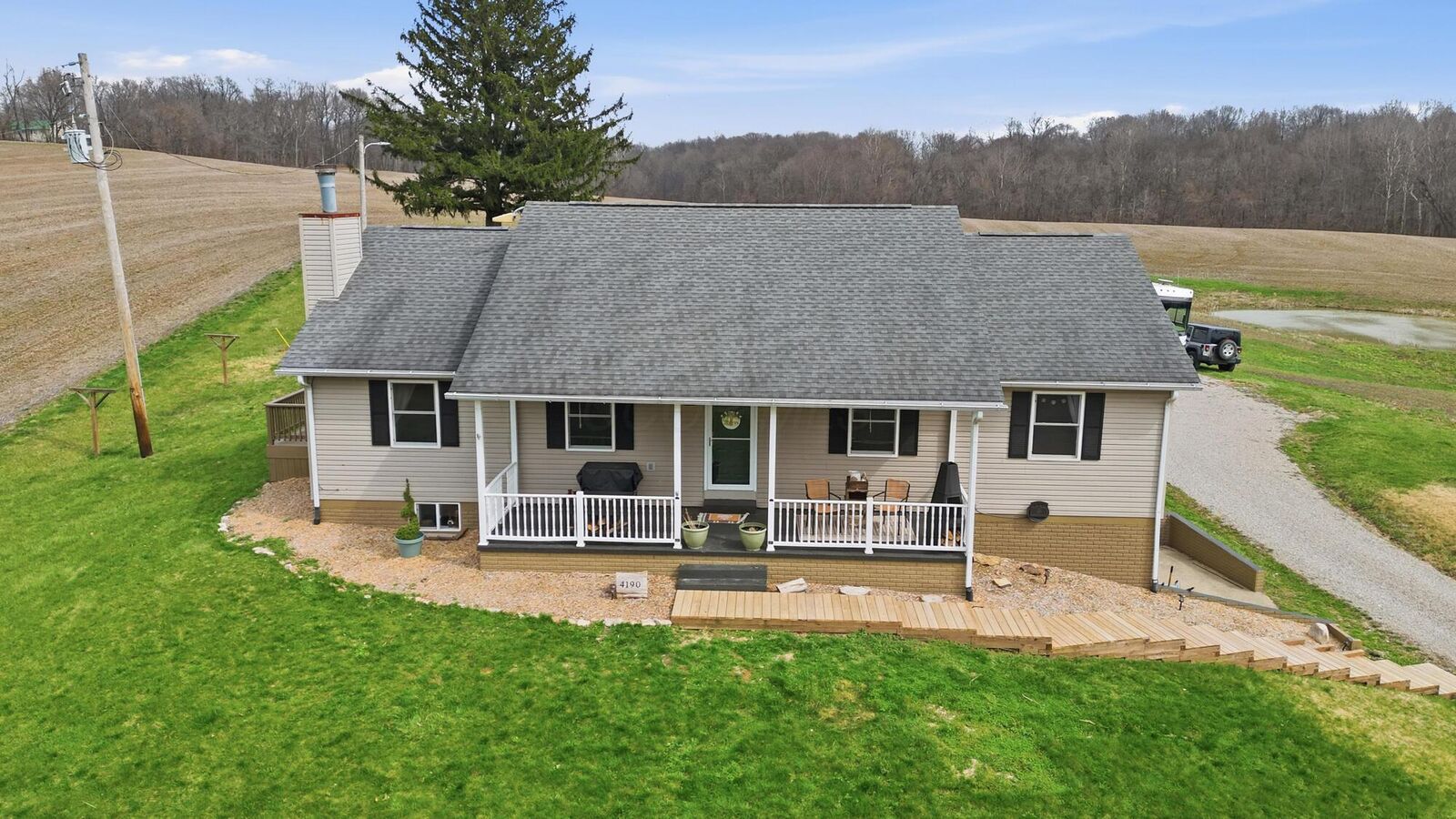 Property Photo:  4190 Township Road 143 NE  OH 43783 