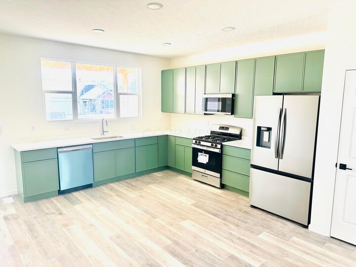 Property Photo: 1551 Metcalfe Avenue OH 43207