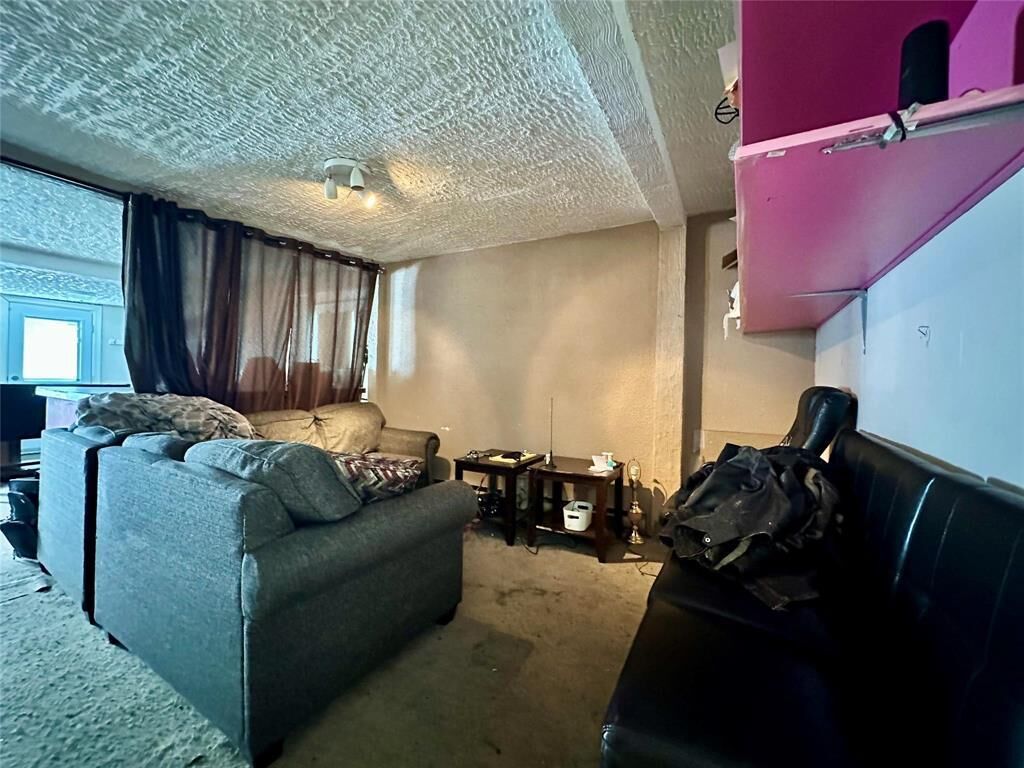 Property Photo:  261 Larose Avenue  MB R9A 1K2 