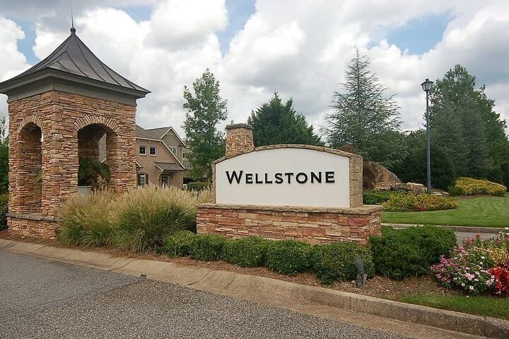 Property Photo: 2730 Middlecreek Way GA 30041