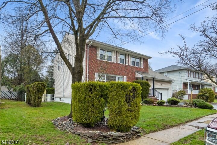 Property Photo:  3 Carol Ct  NJ 07016 