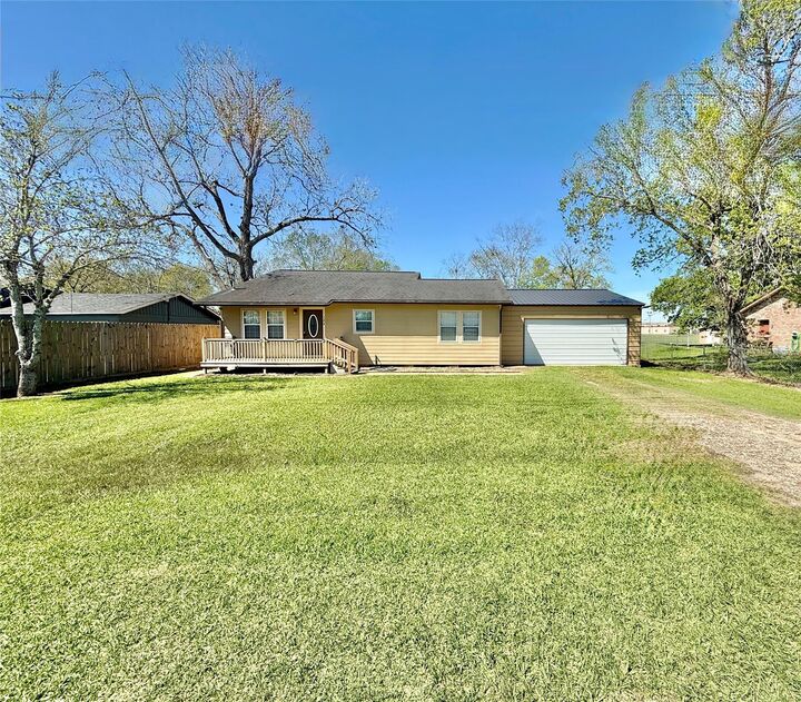 Property Photo:  124 Bennett Street  TX 77486 