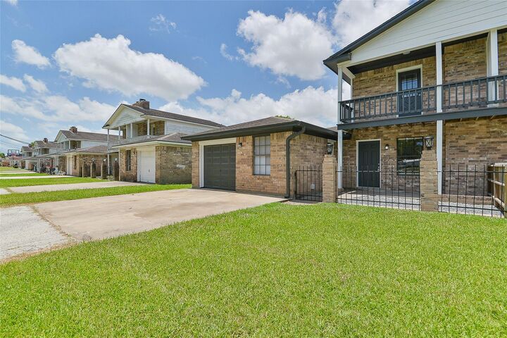 Property Photo:  4510 Avenue L 1  TX 77510 