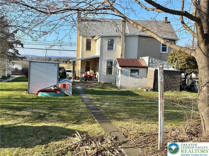 Property Photo:  122 Front Street  PA 18011 