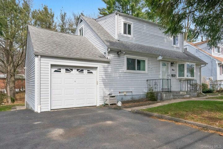 Property Photo:  9 Virginia Avenue  NY 10522 